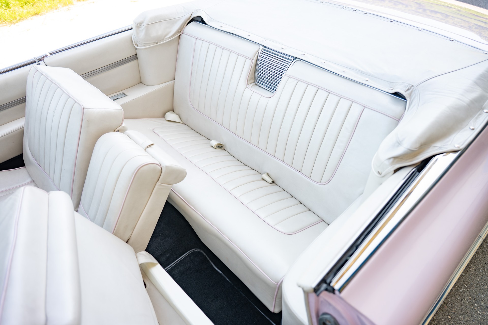 CADILLAC Convertible-image-12