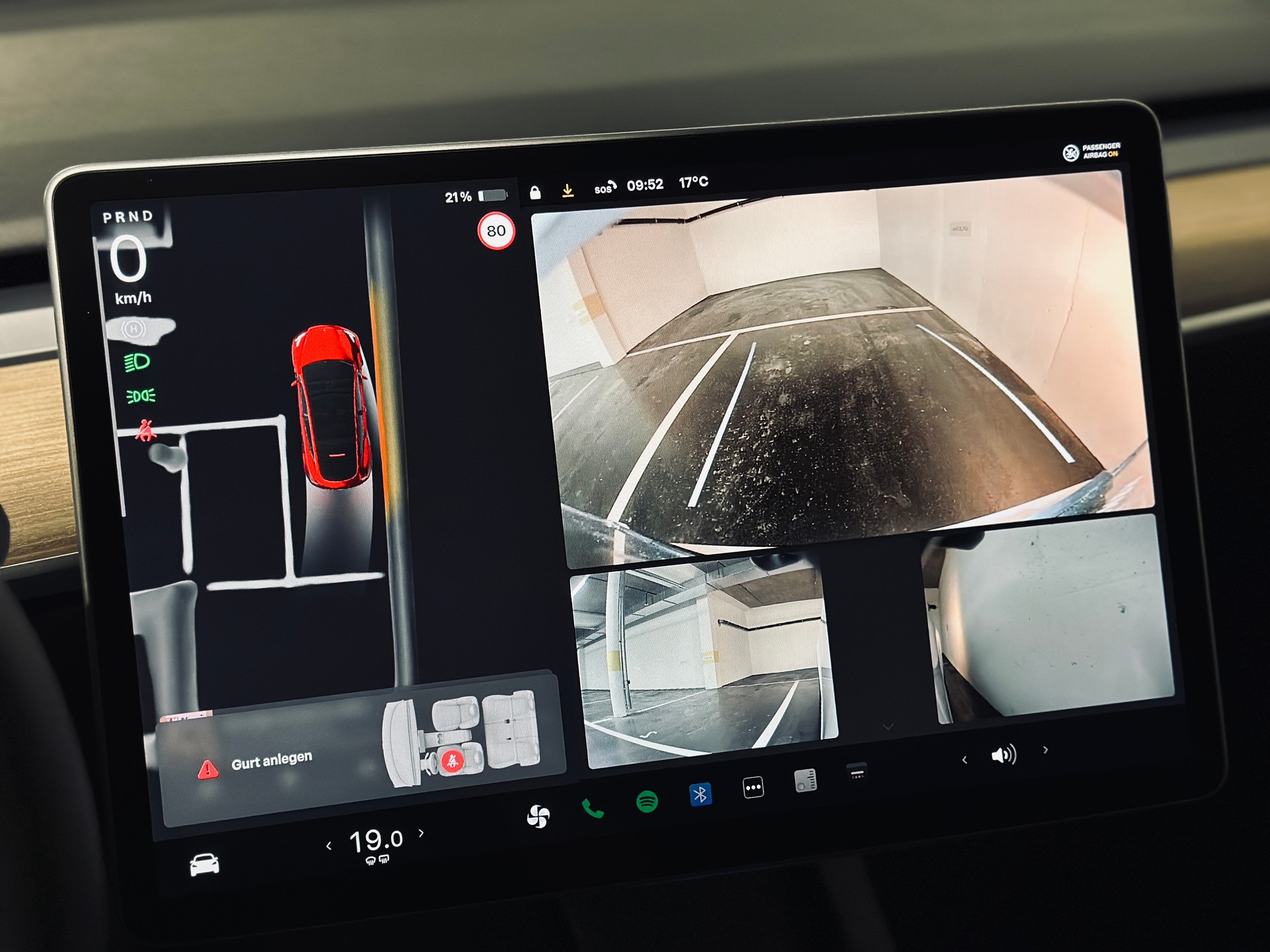 TESLA Model Y Long Range AWD-image-13