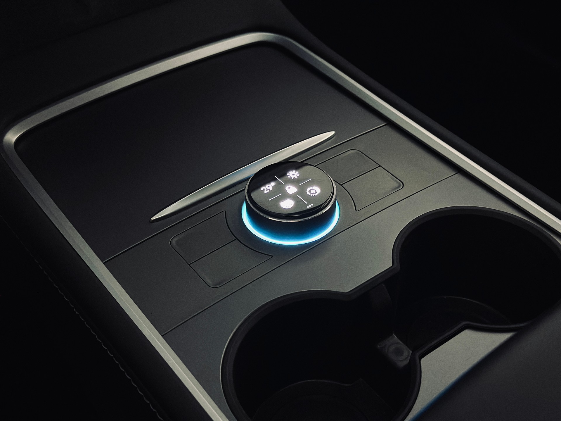 TESLA Model Y Long Range AWD-image-12