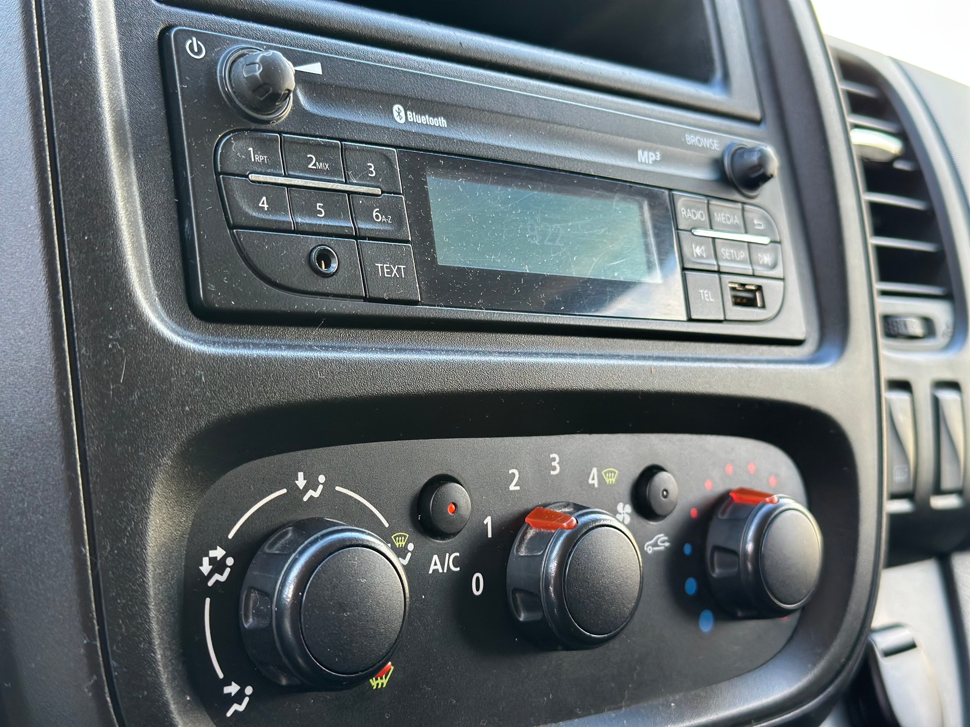 RENAULT Trafic ENERGY dCi 95 Passenger Authentique 9 places-image-13