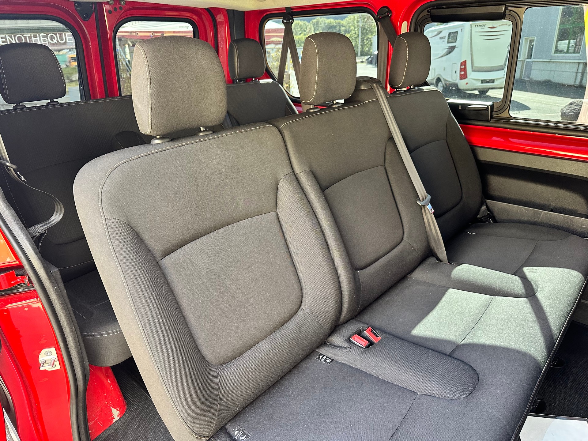 RENAULT Trafic ENERGY dCi 95 Passenger Authentique 9 places-image-17