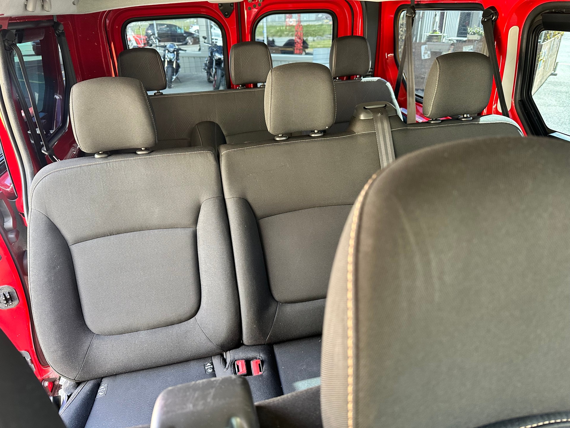 RENAULT Trafic ENERGY dCi 95 Passenger Authentique 9 places-image-19