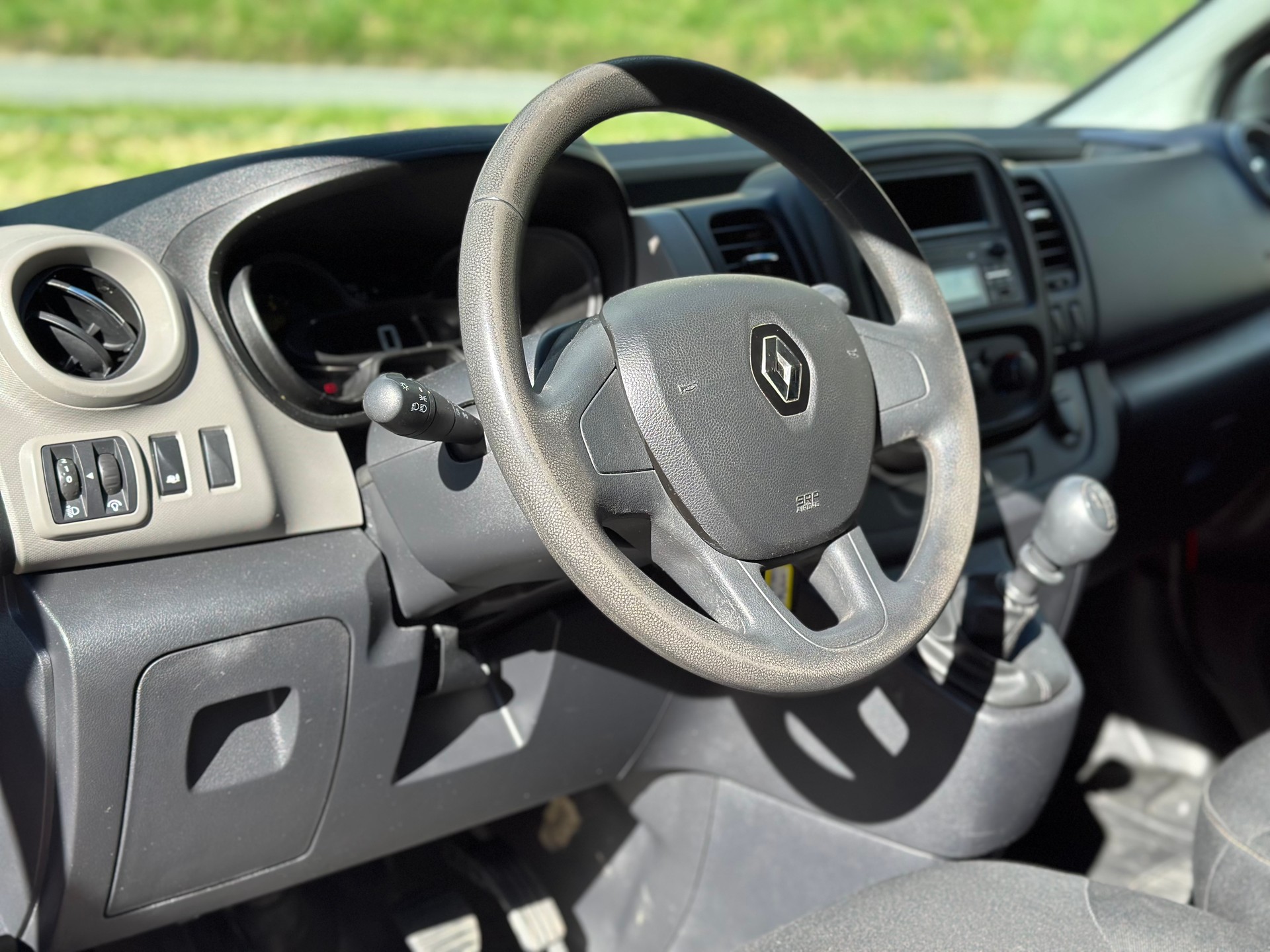 RENAULT Trafic ENERGY dCi 95 Passenger Authentique 9 places-image-9