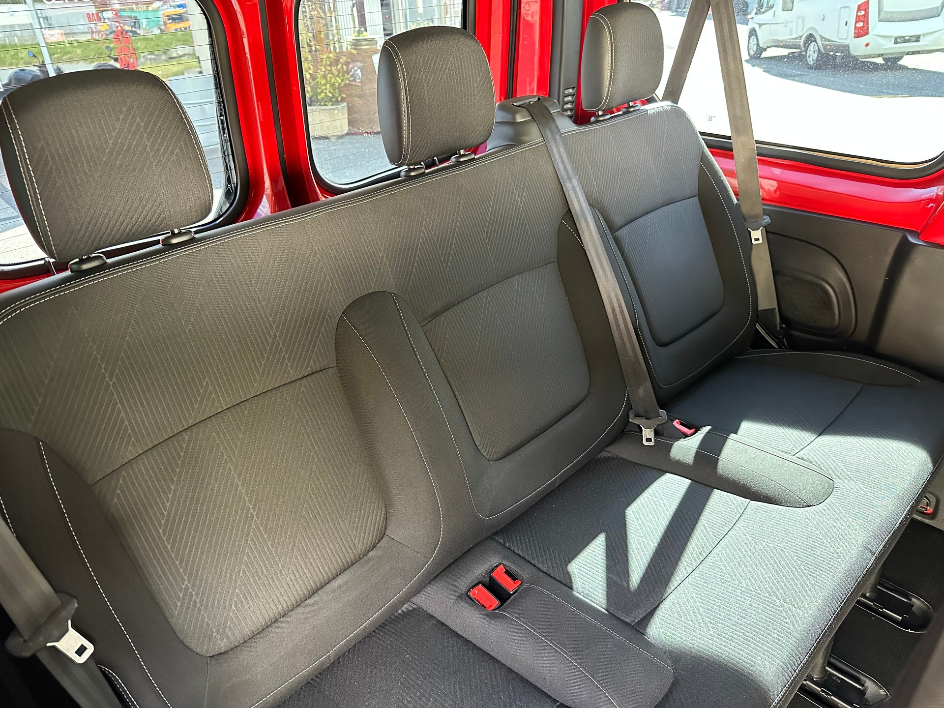 RENAULT Trafic ENERGY dCi 95 Passenger Authentique 9 places-image-18