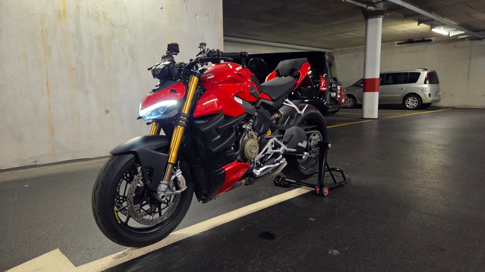 DUCATI Streetfighter V4 S-image-4