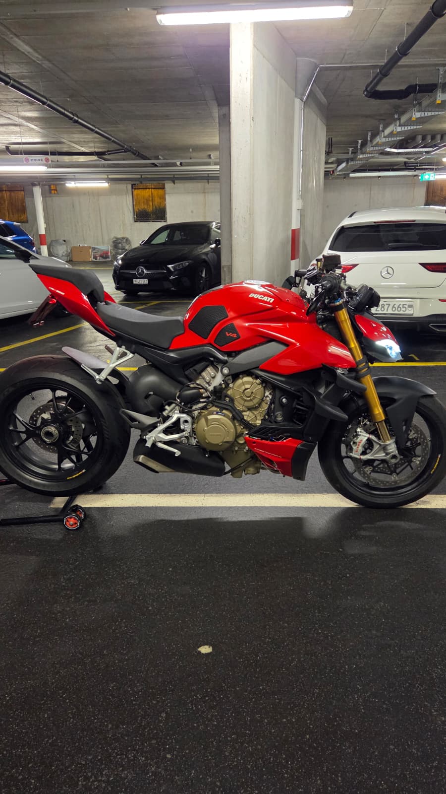 DUCATI Streetfighter V4 S-image-1