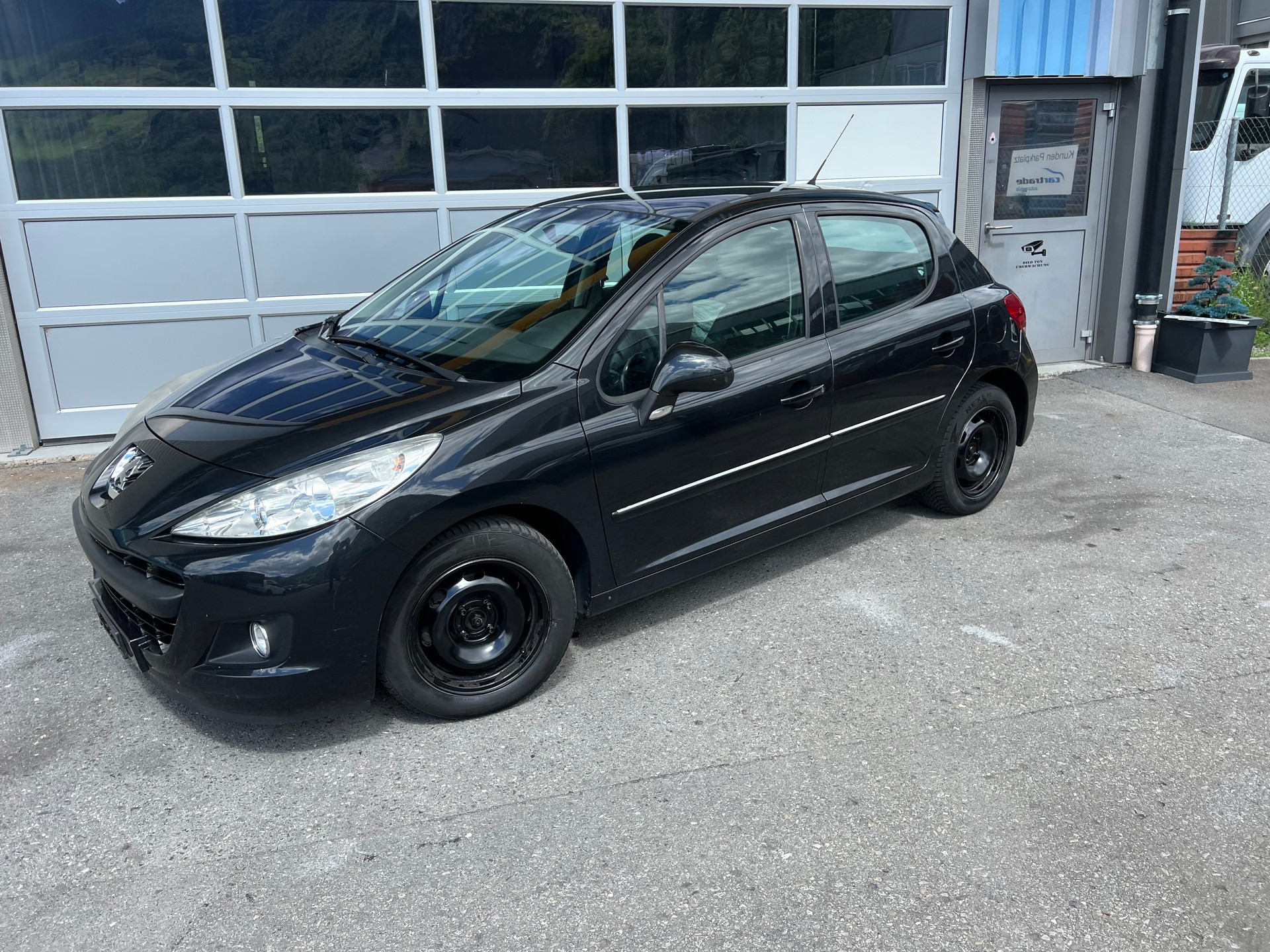PEUGEOT 207 1.4 16V Sport *** Klima * Alufelgen * Glassdach * 8 fachbereift **-showroom-element-3