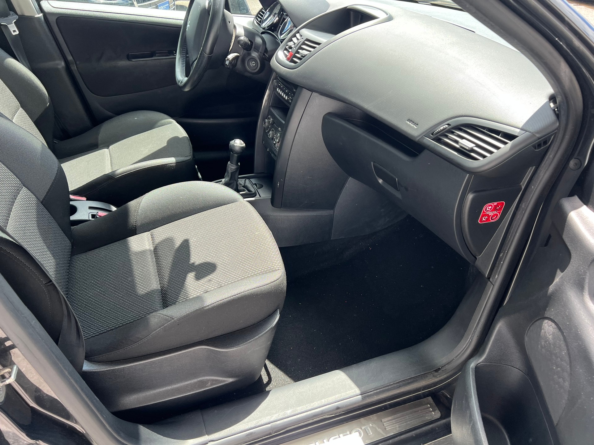 PEUGEOT 207 1.4 16V Sport *** Klima * Alufelgen * Glassdach * 8 fachbereift **-image-12