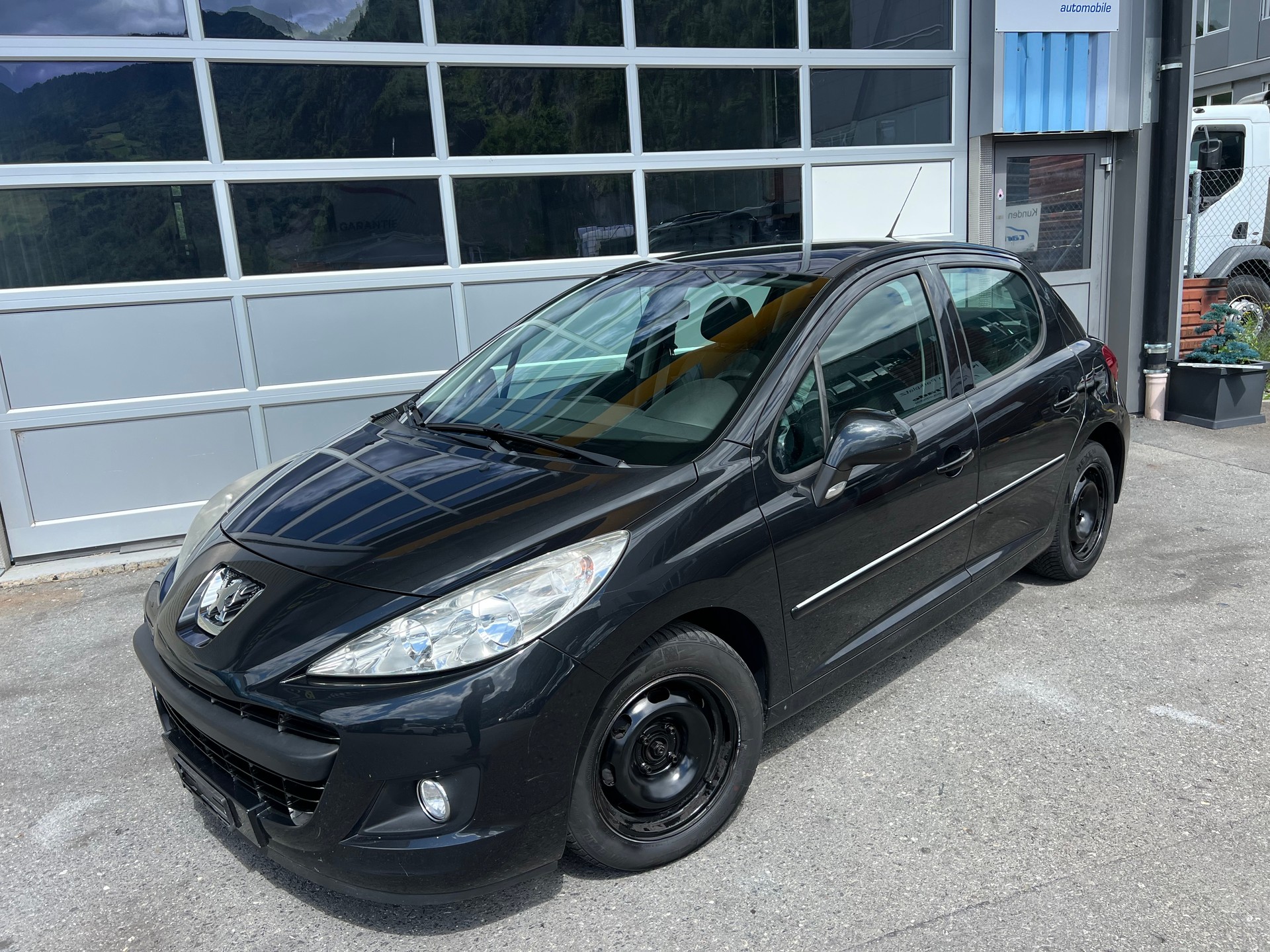 PEUGEOT 207 1.4 16V Sport *** Klima * Alufelgen * Glassdach * 8 fachbereift **