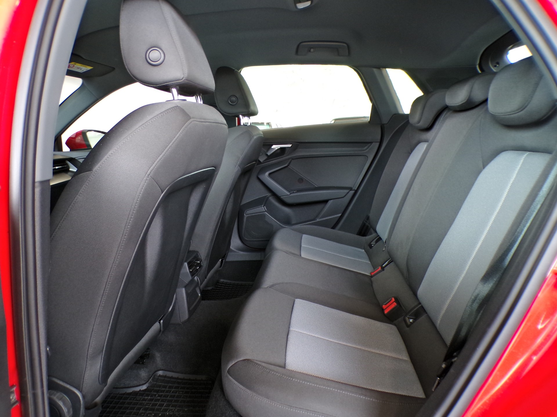 AUDI A3 Sportback 30 g-tron S line S-tronic-image-16