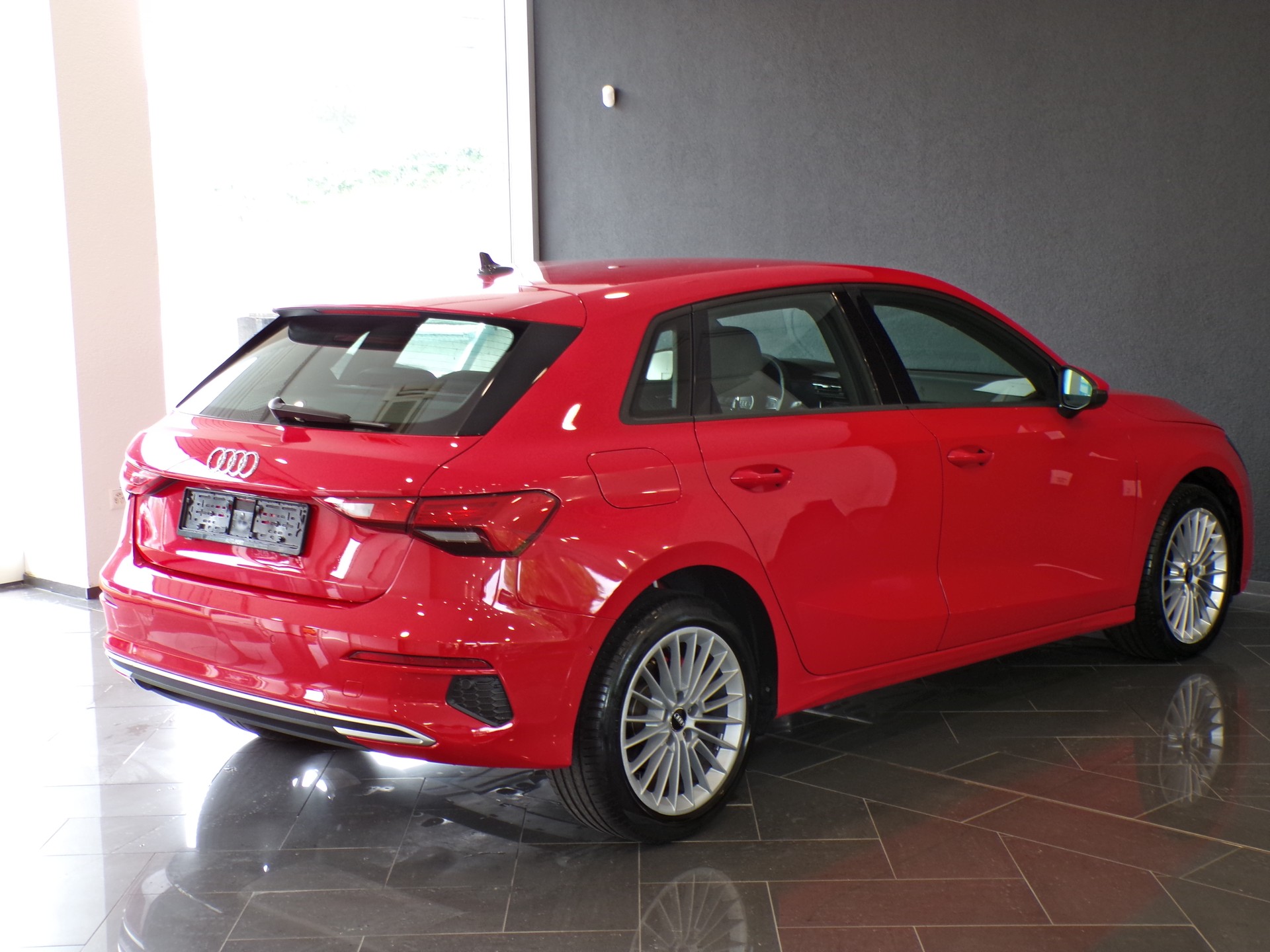 AUDI A3 Sportback 30 g-tron S line S-tronic-image-8