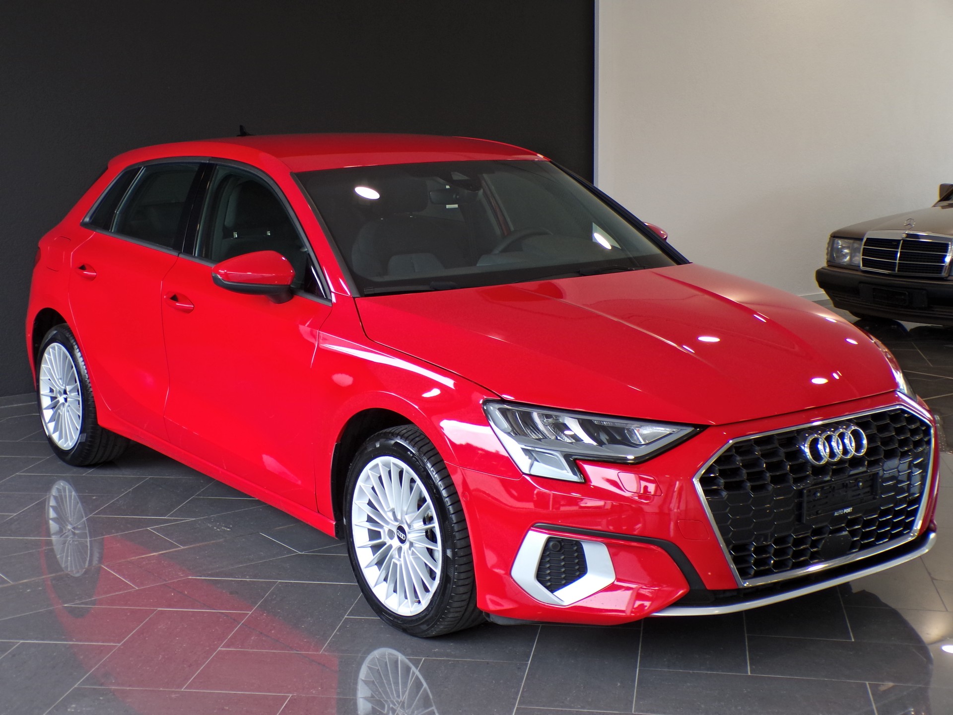 AUDI A3 Sportback 30 g-tron S line S-tronic-image-4