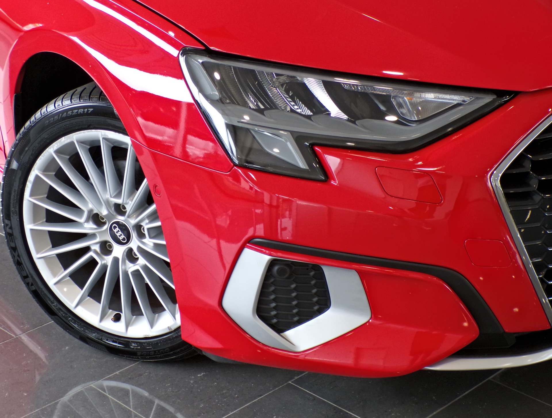 AUDI A3 Sportback 30 g-tron S line S-tronic-showroom-element-3