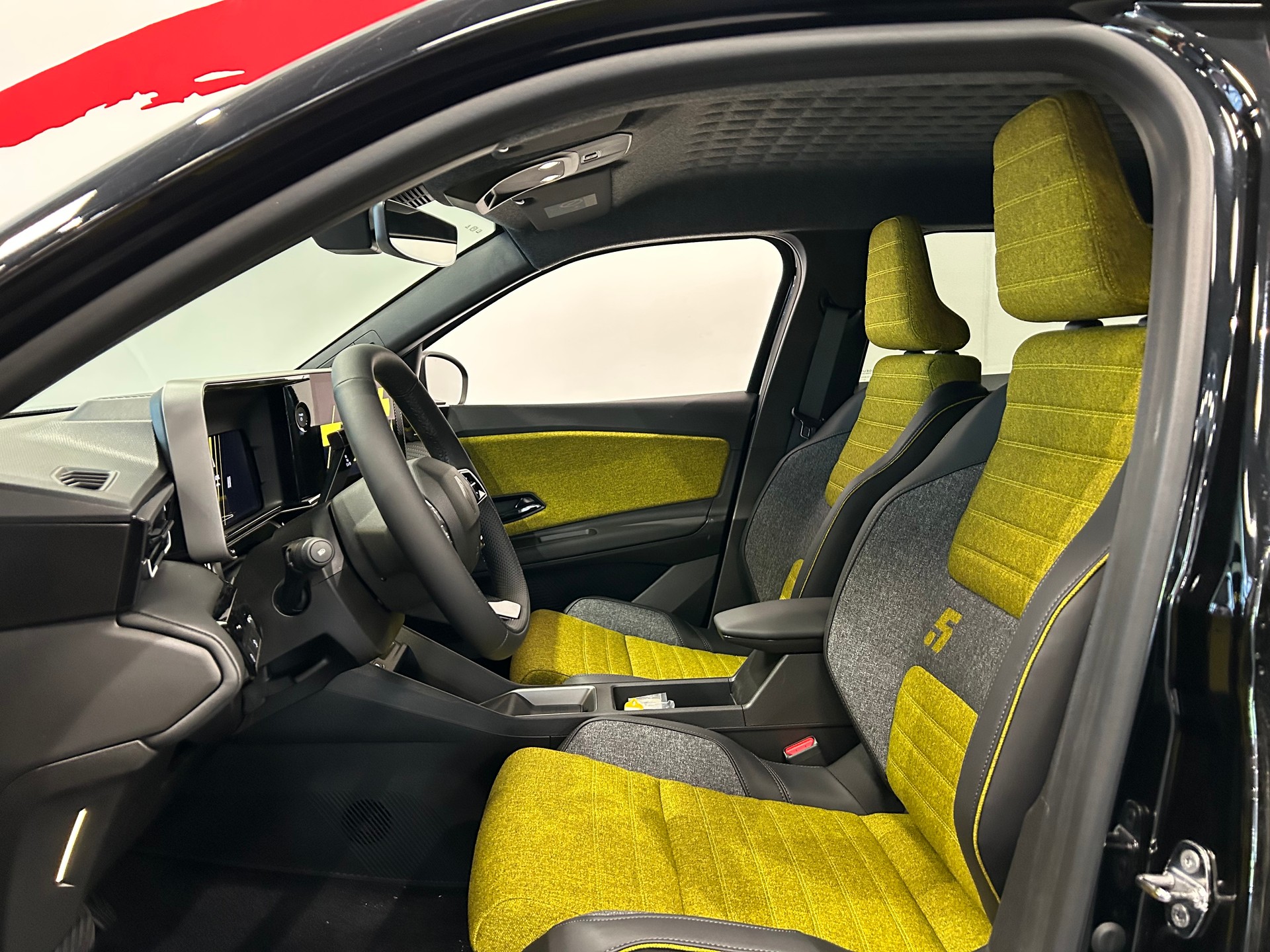 RENAULT R5 E-Tech Comfort Range 52 kWh Iconic Five-image-7