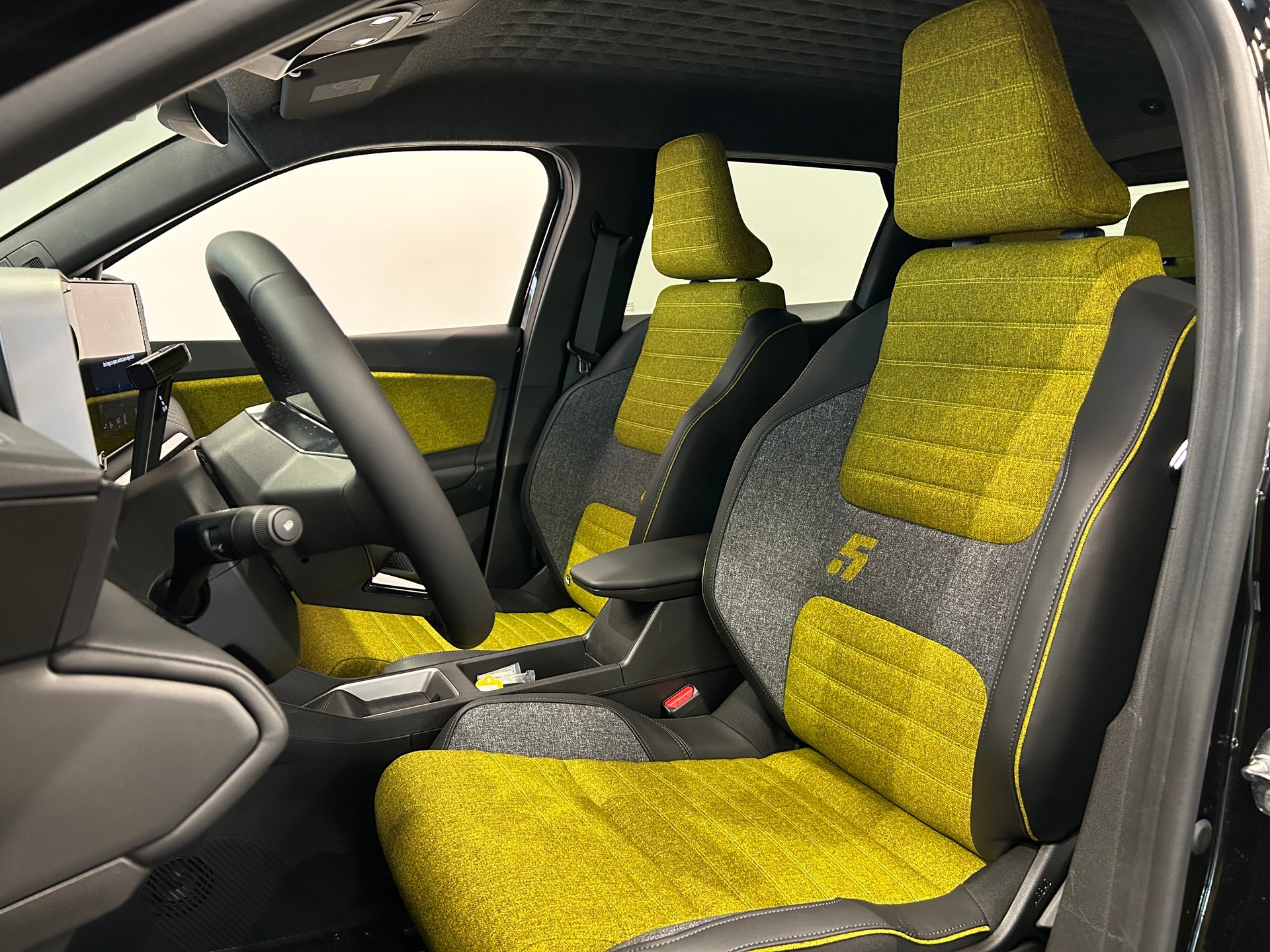 RENAULT R5 E-Tech Comfort Range 52 kWh Iconic Five-image-8