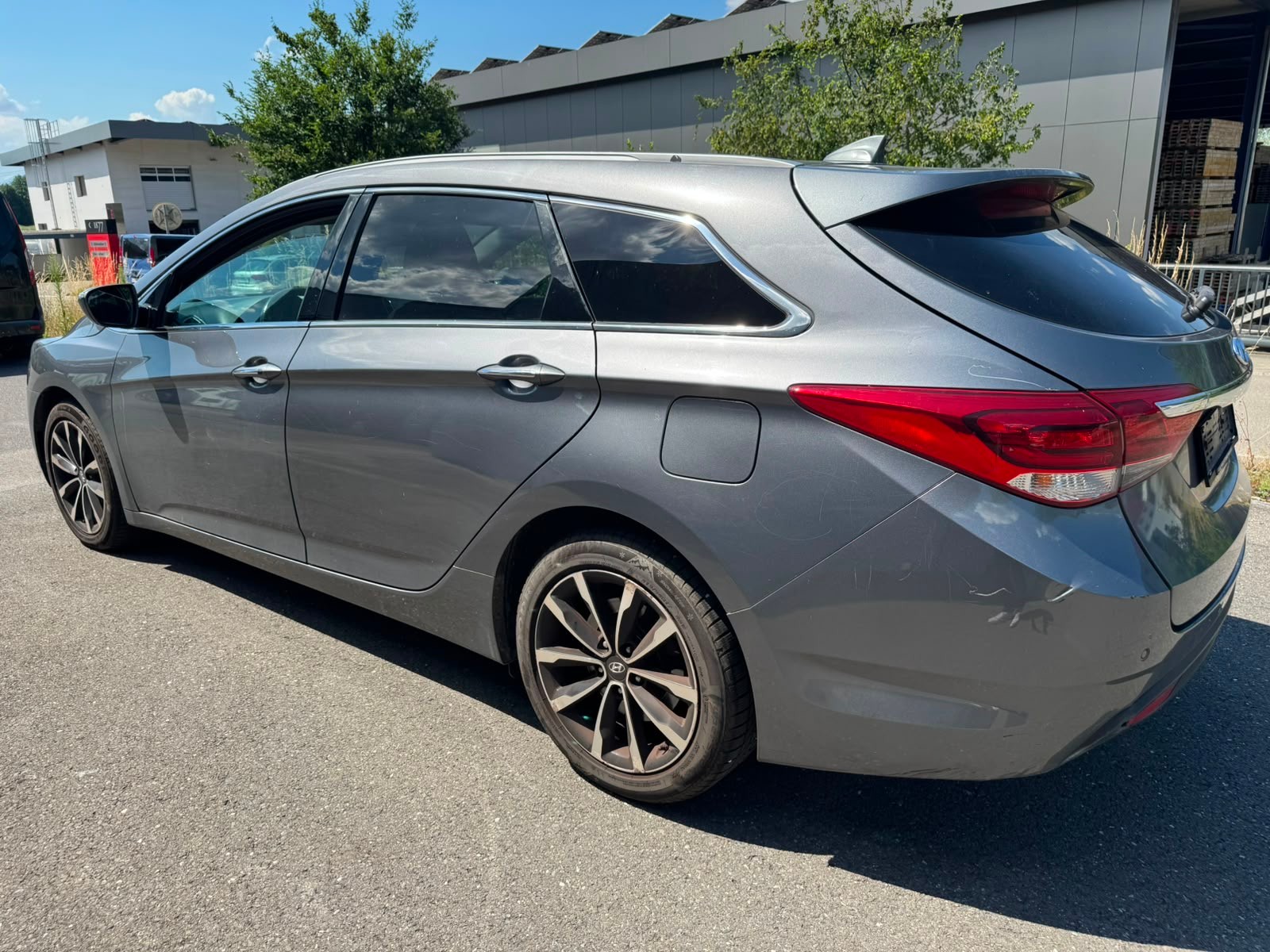 HYUNDAI i40 Wagon 1.7 CRDI Amplia Automatic-showroom-element-3