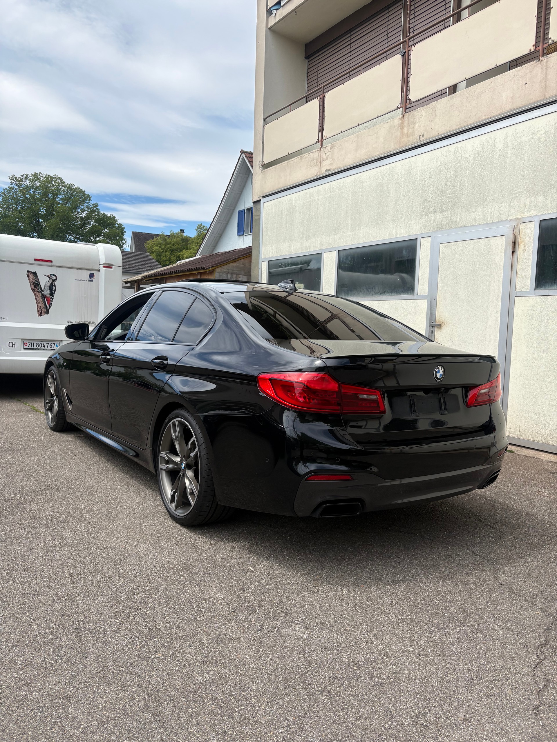 BMW M550d xDrive Steptronic-showroom-element-3