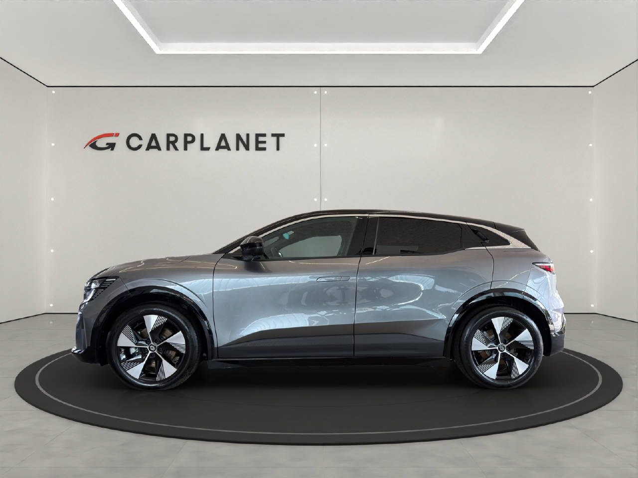 RENAULT Mégane E-Tech techno-showroom-element-2