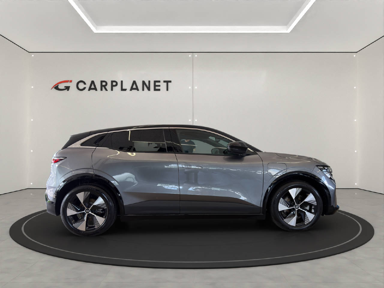 RENAULT Mégane E-Tech techno-showroom-element-1