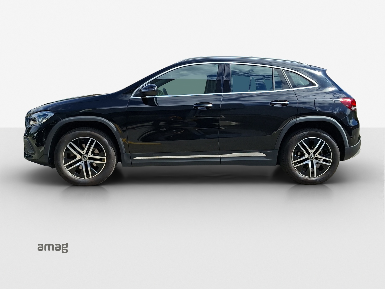 MERCEDES-BENZ GLA 200 Progressive 7G-DCT-showroom-element-1