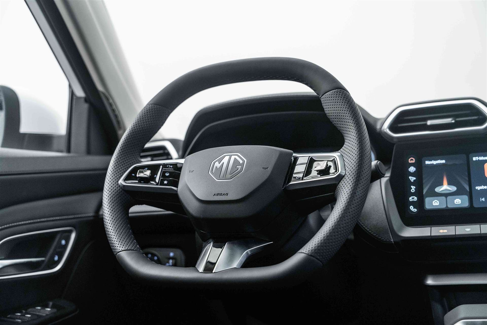 MG ZS 1.5 HEV Luxury Automat NEW-image-9