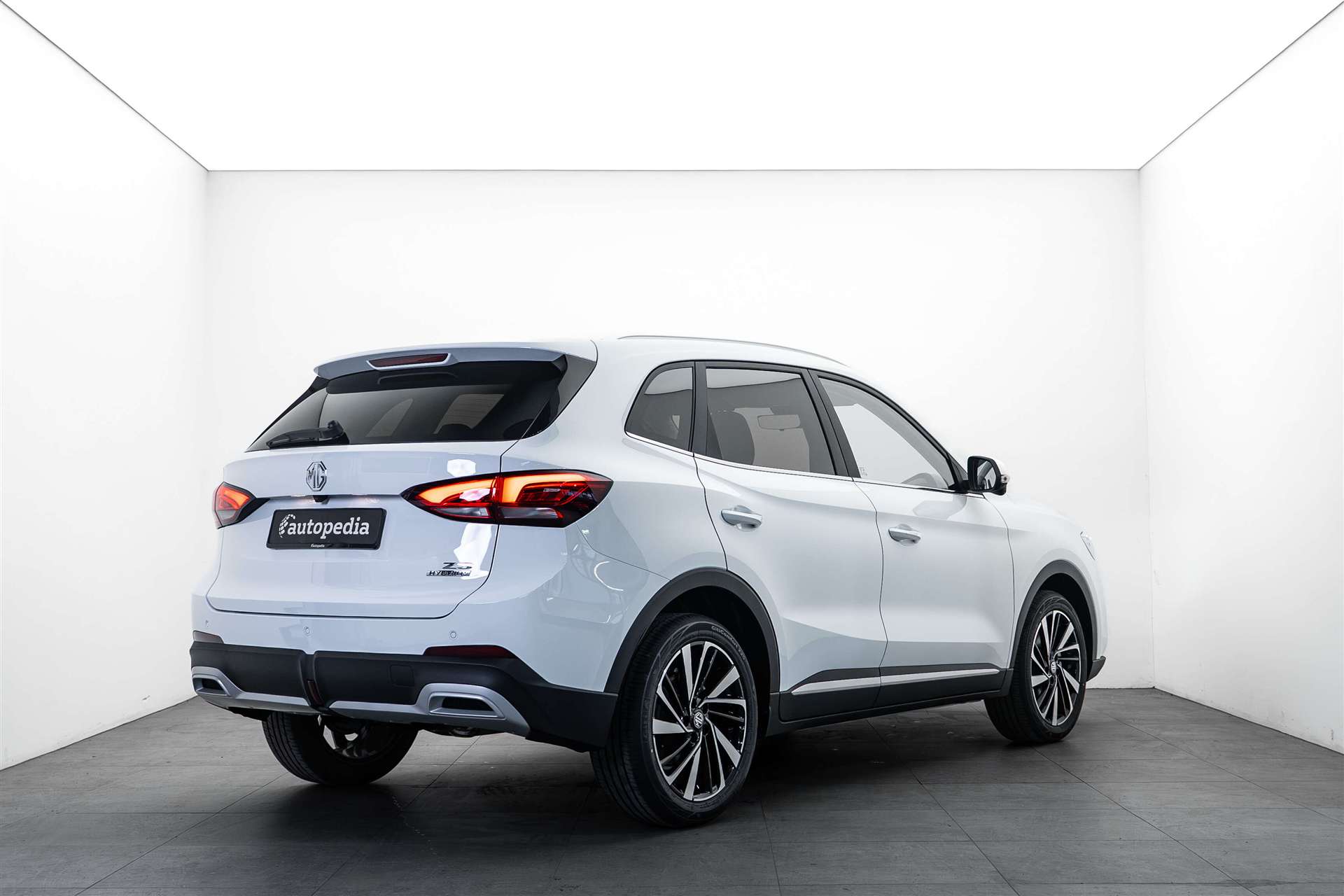MG ZS 1.5 HEV Luxury Automat NEW-showroom-element-2