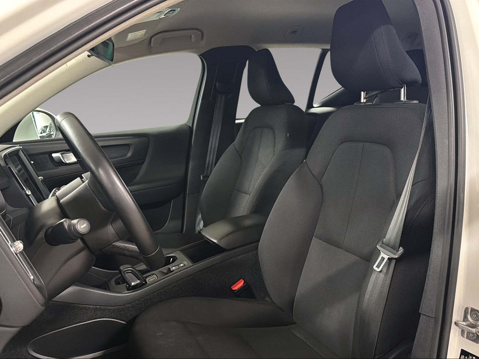 VOLVO XC40 1.5 T3 Momentum Light-image-5