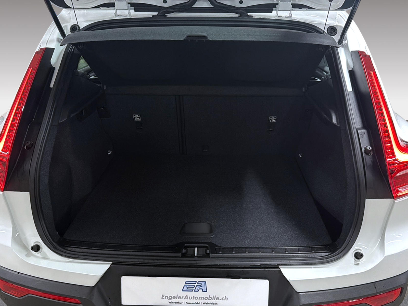 VOLVO XC40 1.5 T3 Momentum Light-image-13