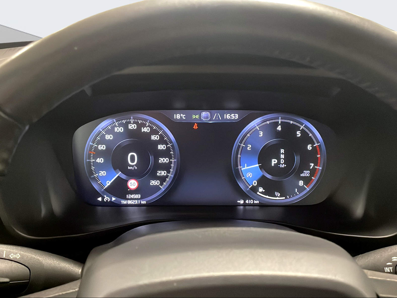 VOLVO XC40 1.5 T3 Momentum Light-image-9