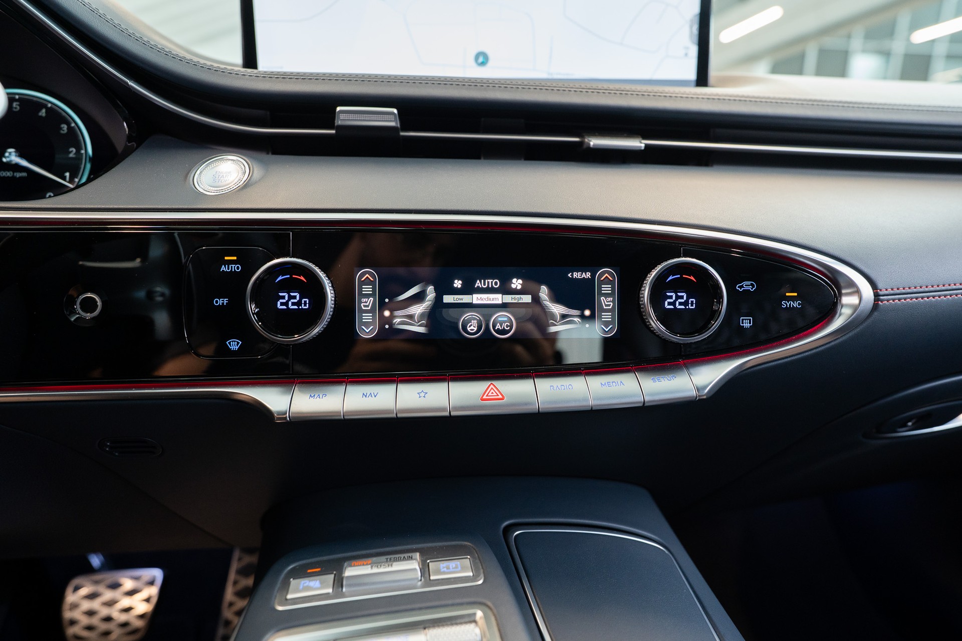 GENESIS GV70 2.5T Sport / Panorama-Glasdach / Massage-Sitze / 360°Kamera-image-25