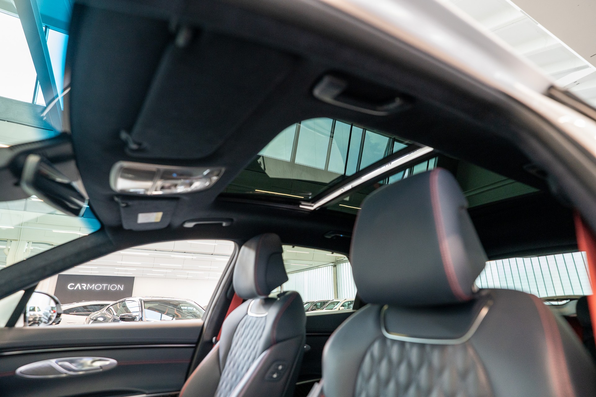 GENESIS GV70 2.5T Sport / Panorama-Glasdach / Massage-Sitze / 360°Kamera-image-9