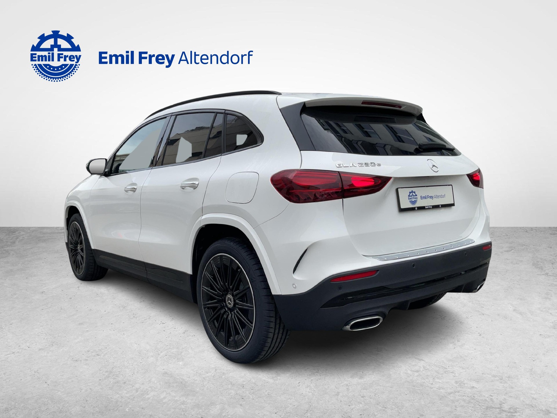 MERCEDES-BENZ GLA 250 e EQ Star AMG Line-showroom-element-2