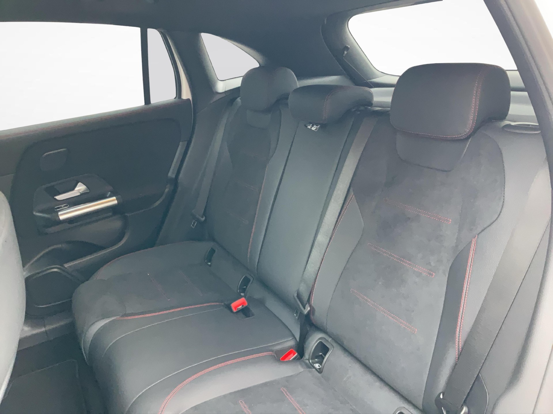 MERCEDES-BENZ GLA 250 e EQ Star AMG Line-image-6