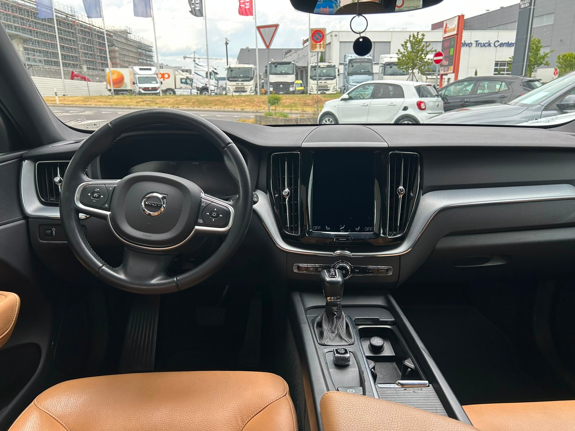 VOLVO XC60 D5 AWD Momentum Geartronic-image-5