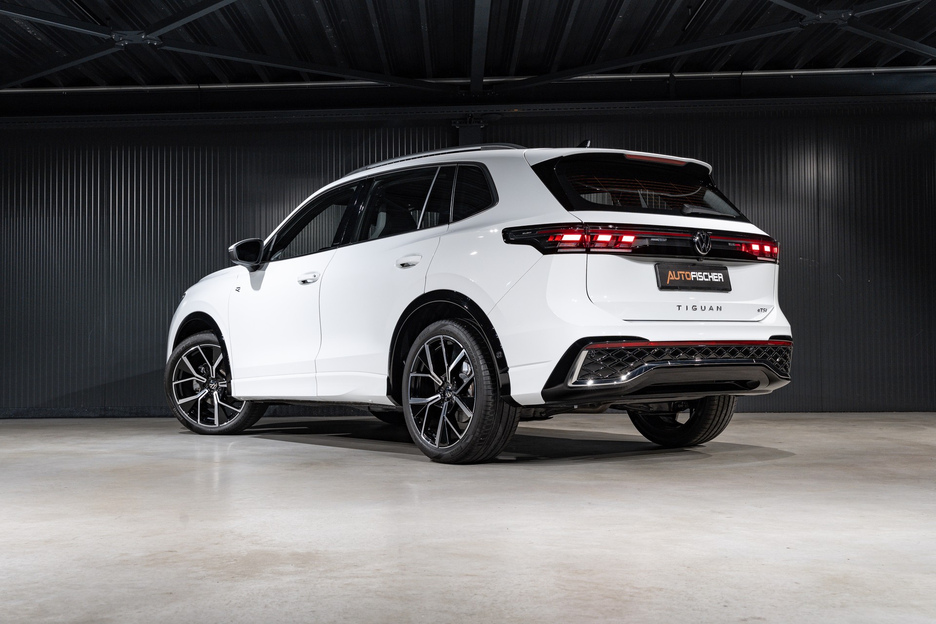 VW Tiguan 1.5 eTSI DSG R-Line-showroom-element-1