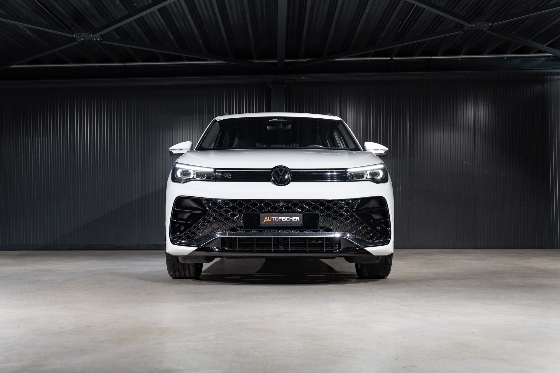 VW Tiguan 1.5 eTSI DSG R-Line-showroom-element-3