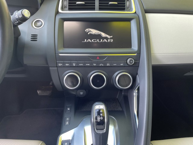 JAGUAR P250 AWD HSE-image-8