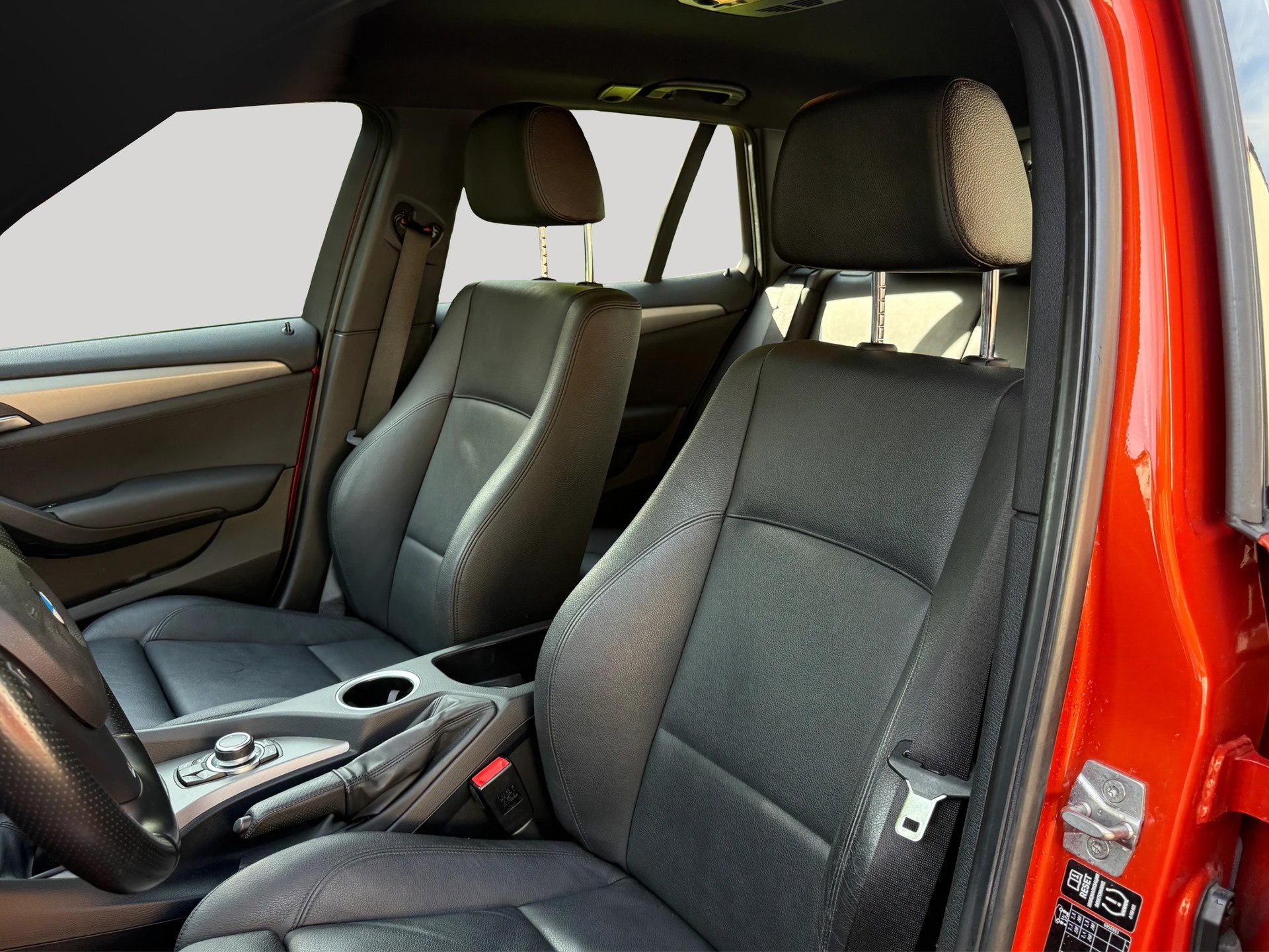 BMW X1 xDrive 28i xLine-image-9
