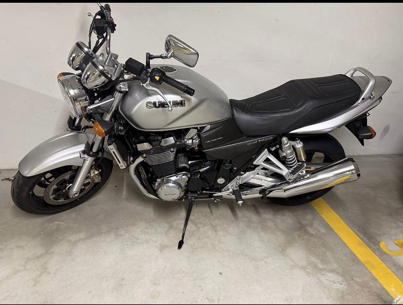 SUZUKI GSX 1400 K3-image-1