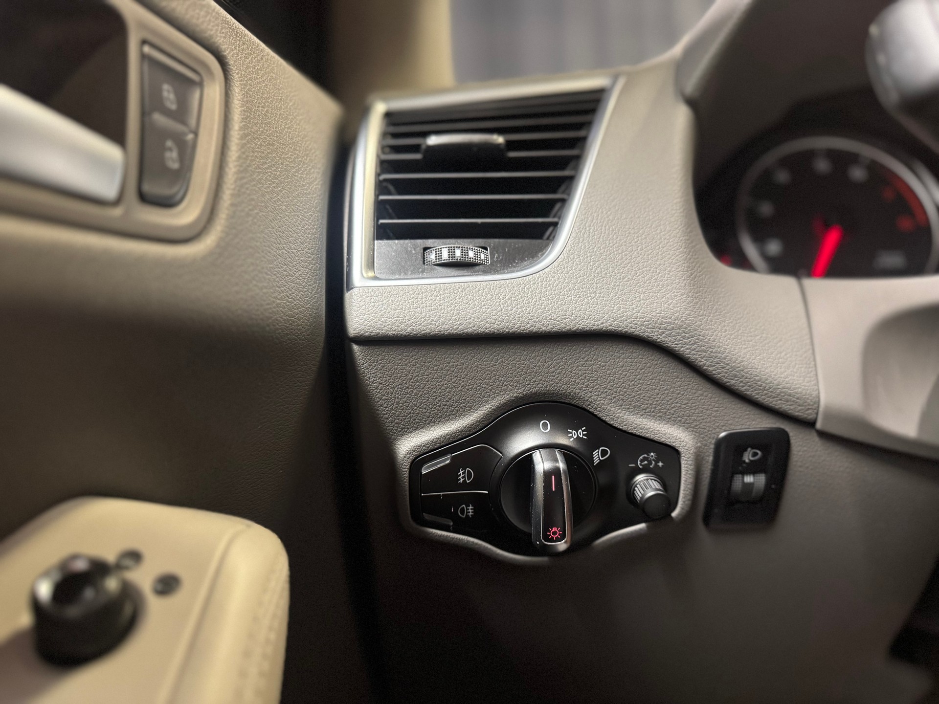 AUDI Q5 2.0 TFSI quattro S-tronic (23)-image-13