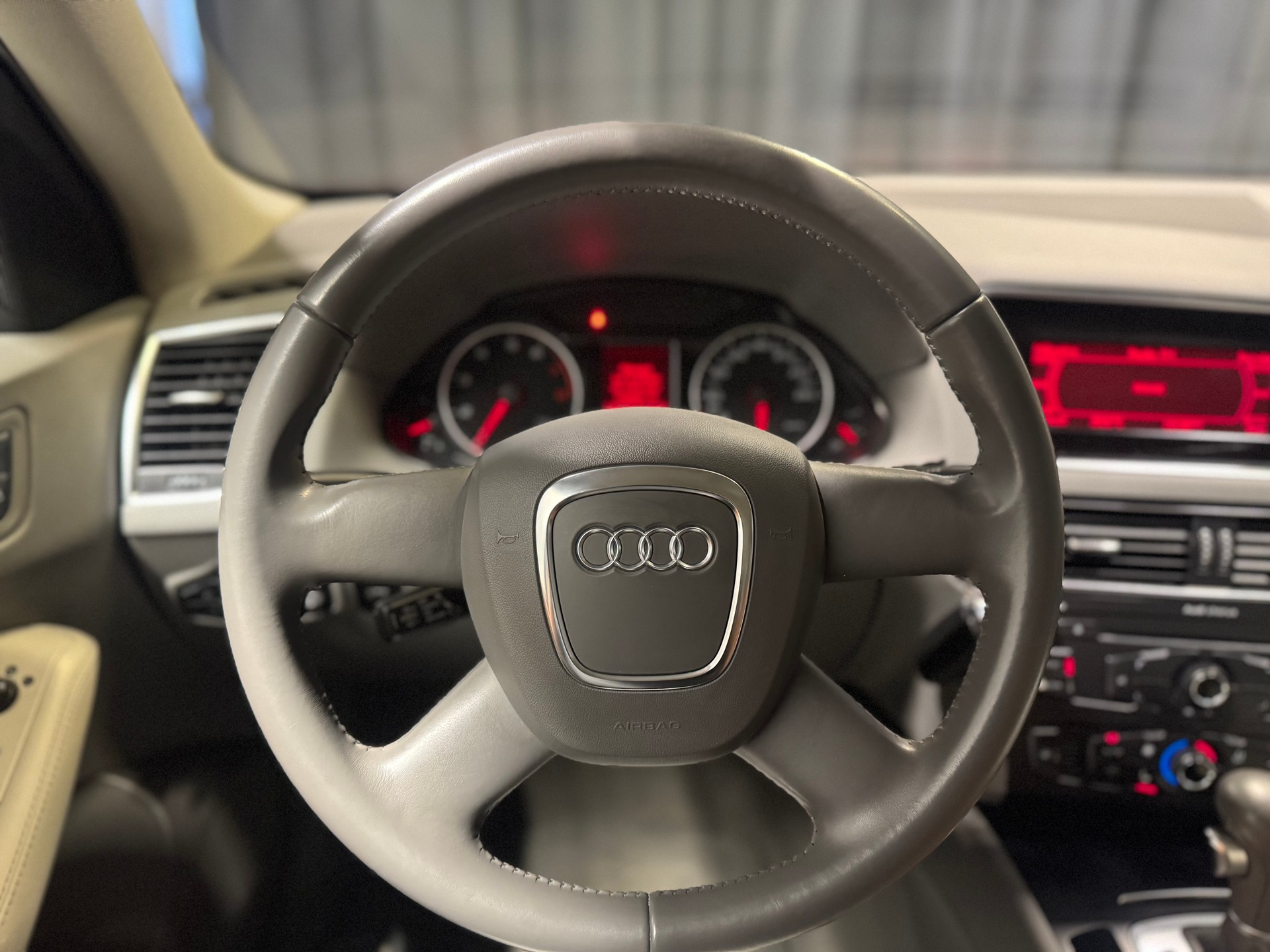 AUDI Q5 2.0 TFSI quattro S-tronic (23)-image-8