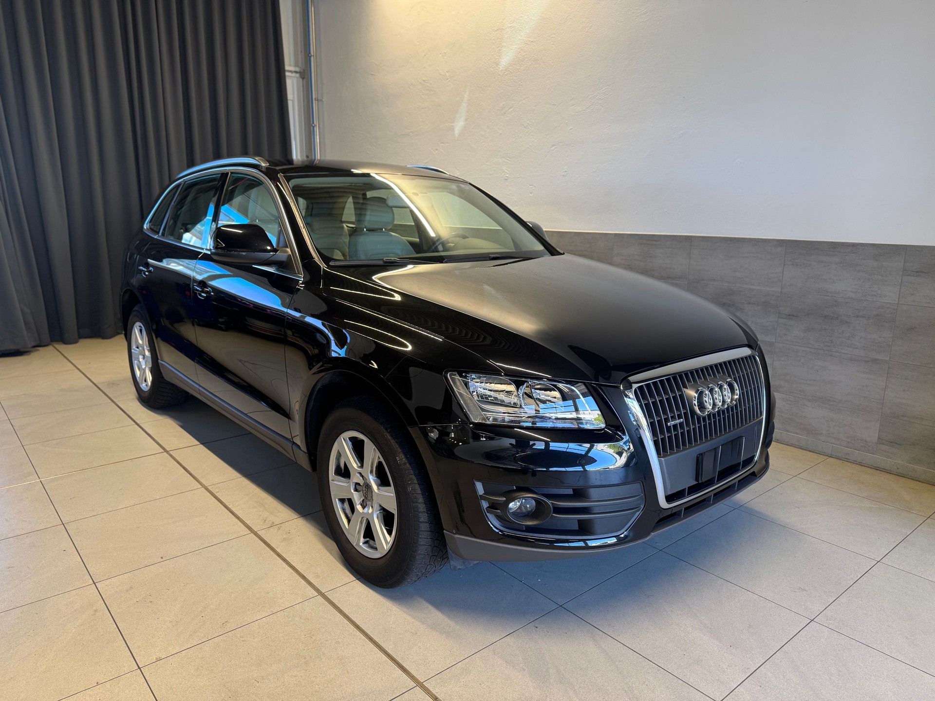 AUDI Q5 2.0 TFSI quattro S-tronic (23)