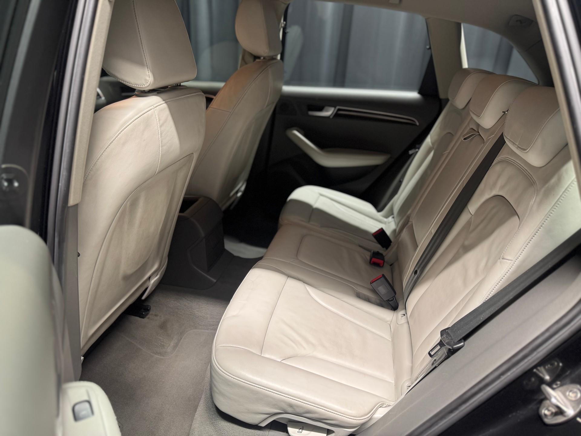 AUDI Q5 2.0 TFSI quattro S-tronic (23)-image-7