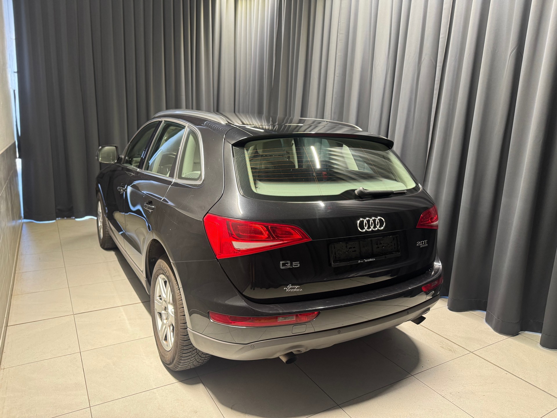 AUDI Q5 2.0 TFSI quattro S-tronic (23)-showroom-element-3