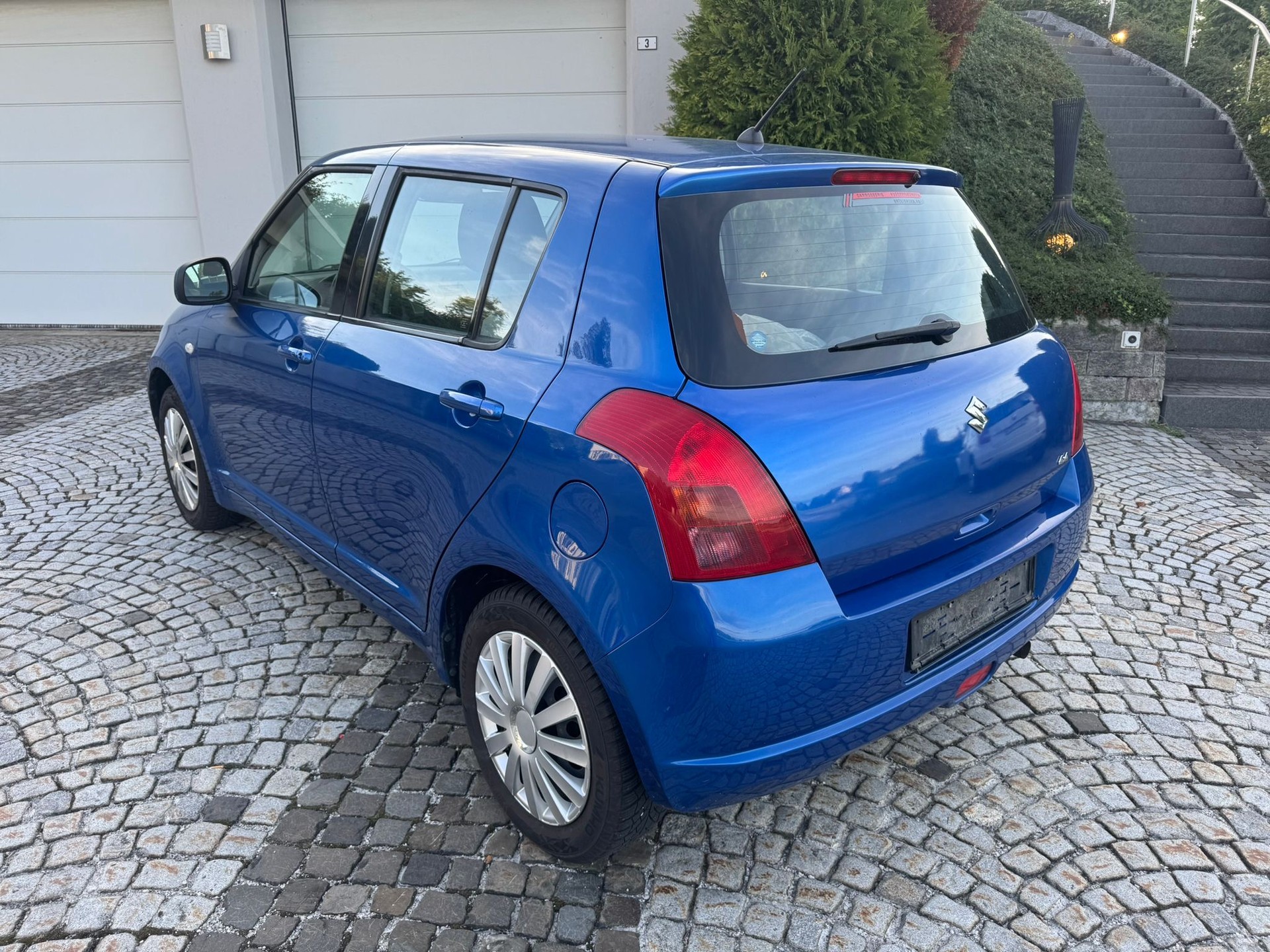 SUZUKI Swift 1.3i 16V GL 4x4-image-4
