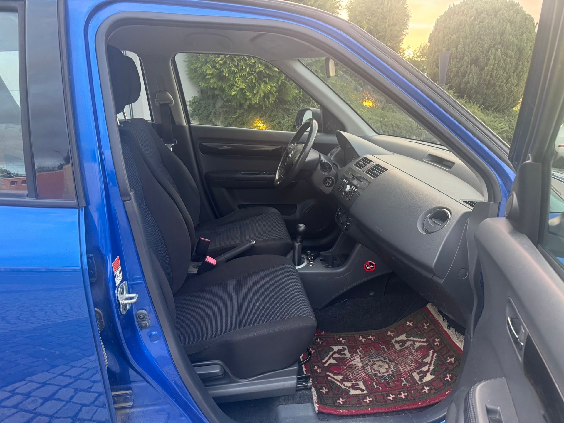 SUZUKI Swift 1.3i 16V GL 4x4-image-12