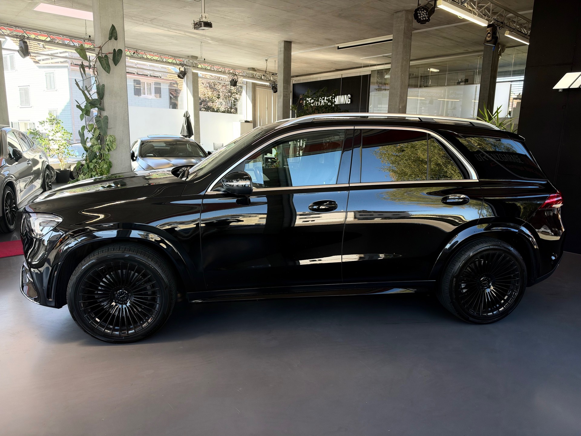 MERCEDES-BENZ GLE 300 d 4Matic AMG Line 9G-Tronic-showroom-element-2