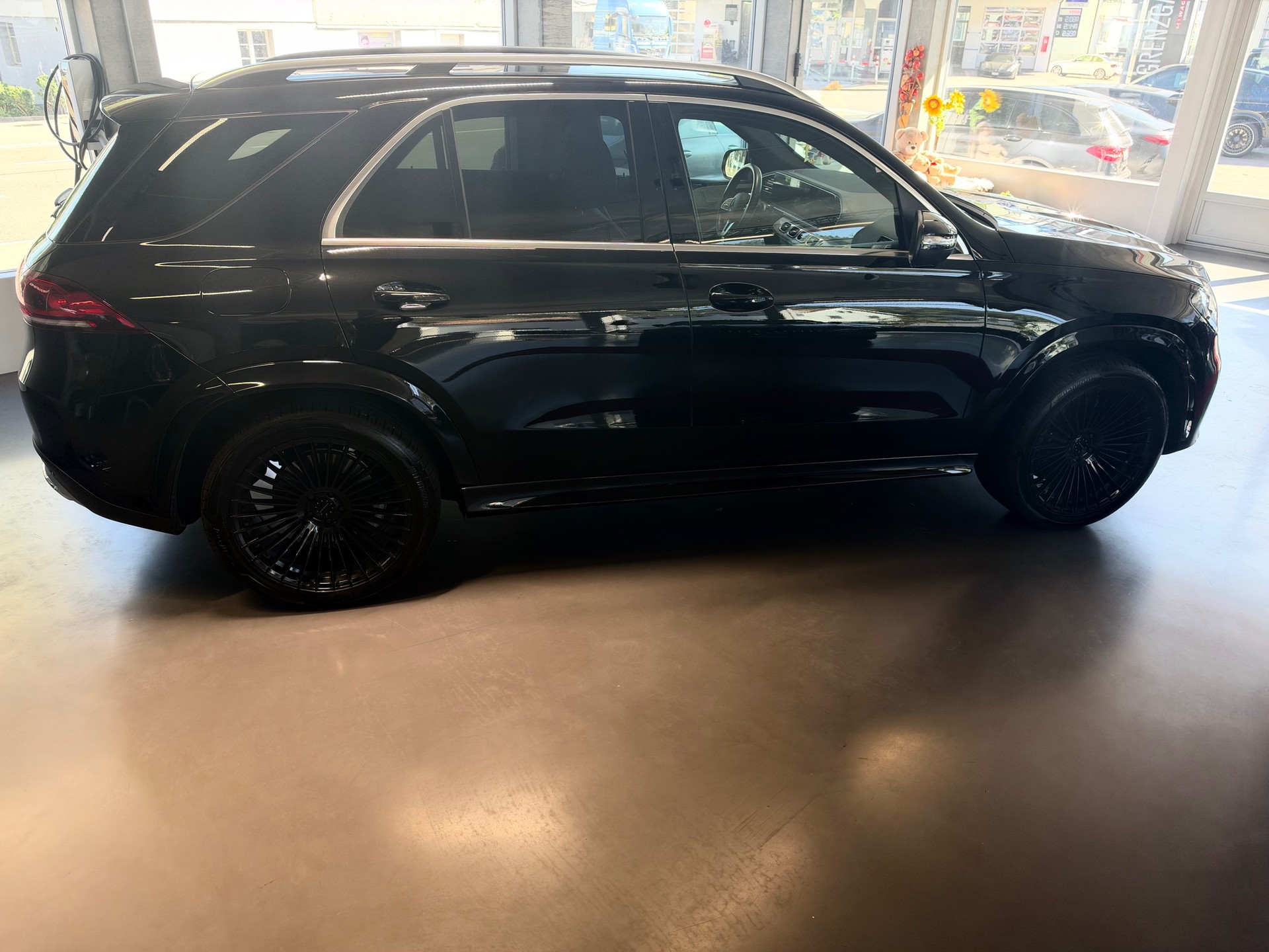 MERCEDES-BENZ GLE 300 d 4Matic AMG Line 9G-Tronic-showroom-element-3