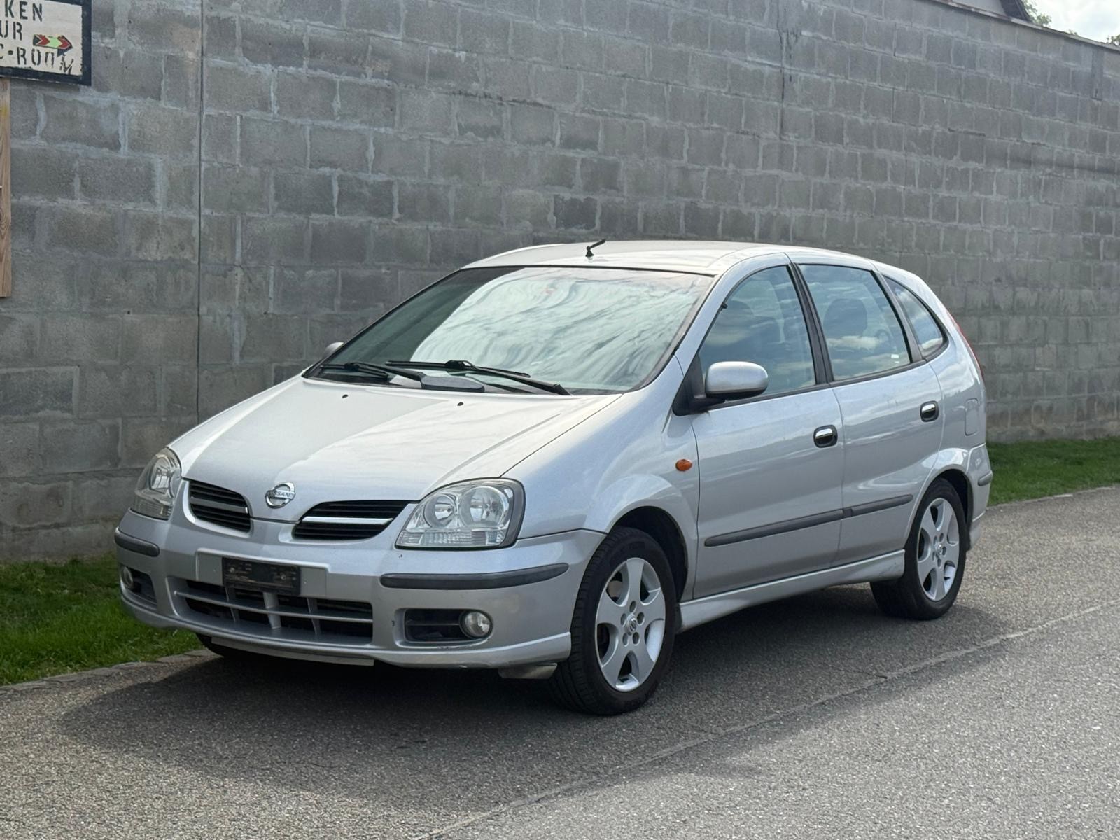 NISSAN Almera Tino 1.8 16V visia