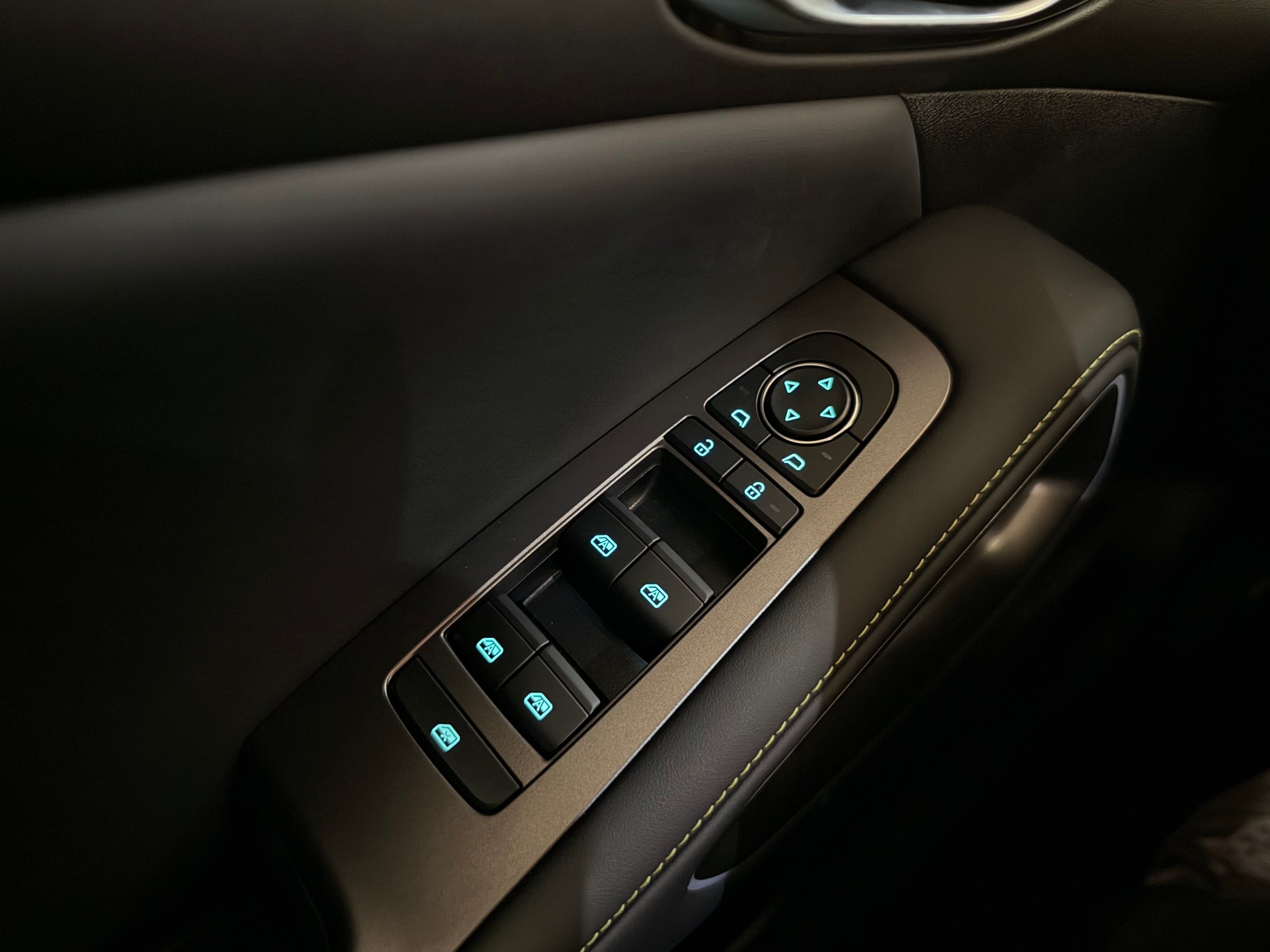 BYD Atto 2 DM-i Active-image-26